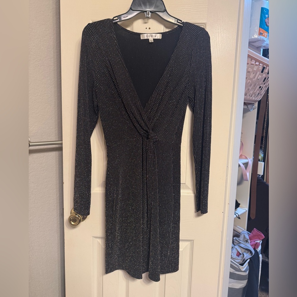Black & Gold Glitter Long Sleeve Dress - Picture 2 of 6